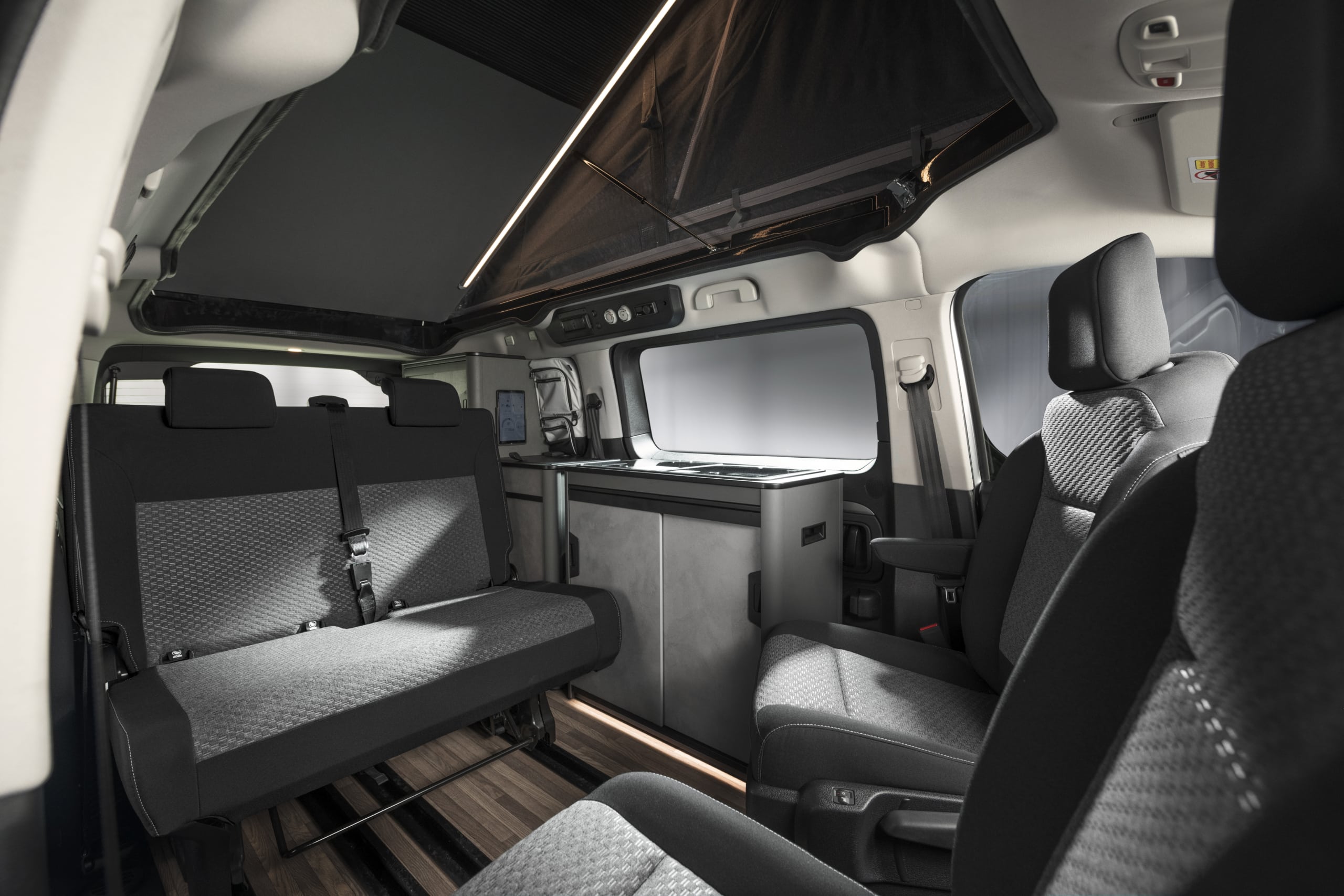 Crosscamp_Explorer_DS_RET_070125_000051